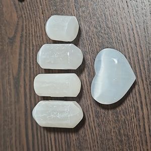 White pyramid selenite